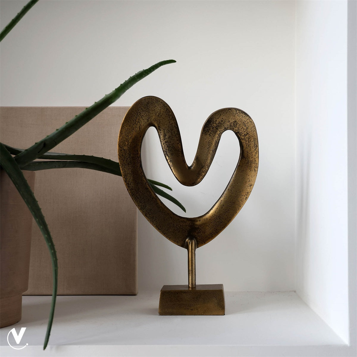 Deco Casa nova L26 x B7 x H37 cm Aged Brass 2